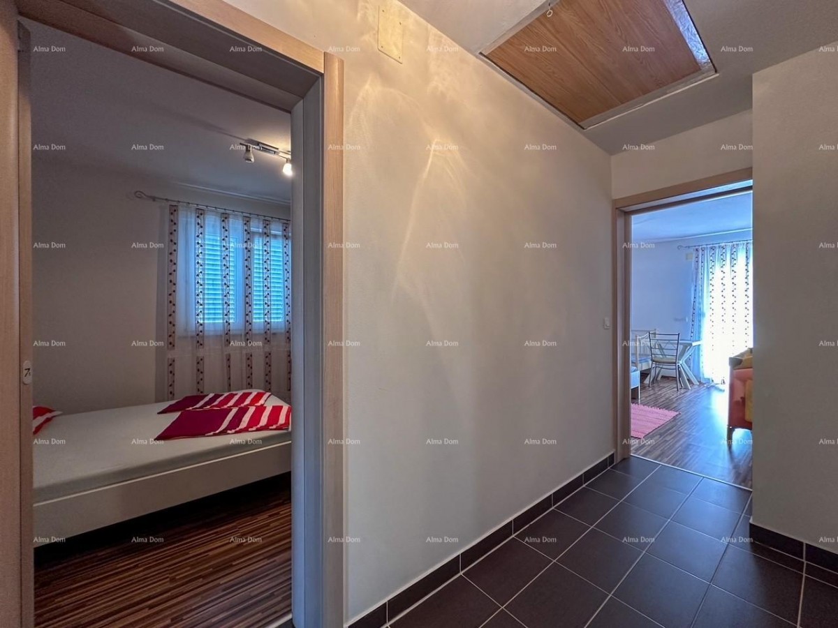 Vendiamo una casa con due appartamenti a Valbandon. 9