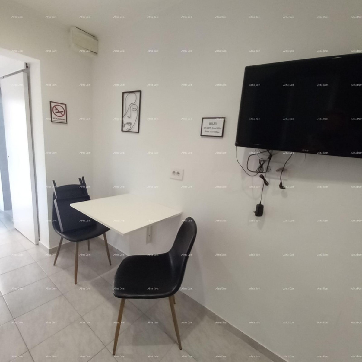 Pješčana Uvala, 200 meters from the beach and sea, a charming house with three apartments. 15