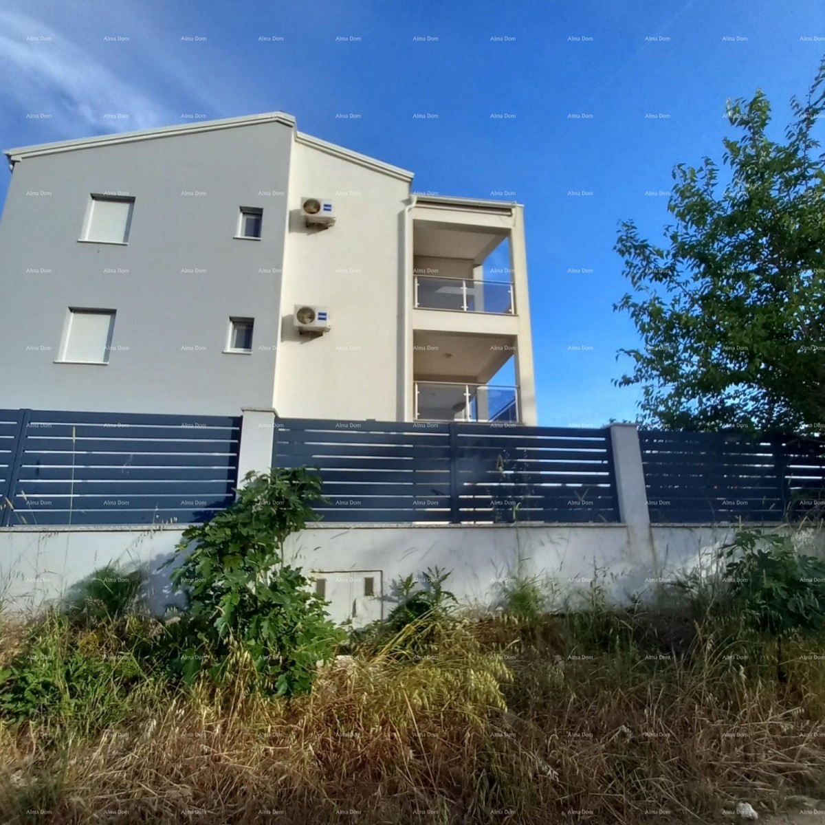 Продажа меблированной квартиры с парковочным местом в отличном месте, Фажана! 1