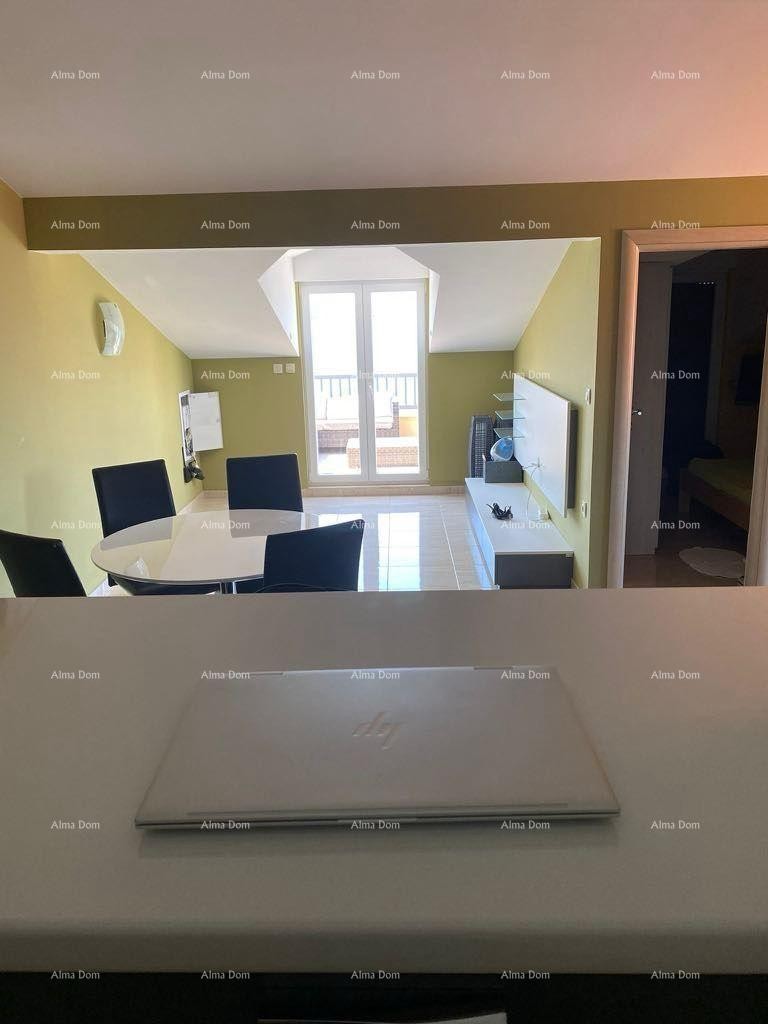 Prodaja - Prvi red do mora! Moderna, prostrana kuća s 4 zasebna stana, garažom i vezom, Rogoznica. 7