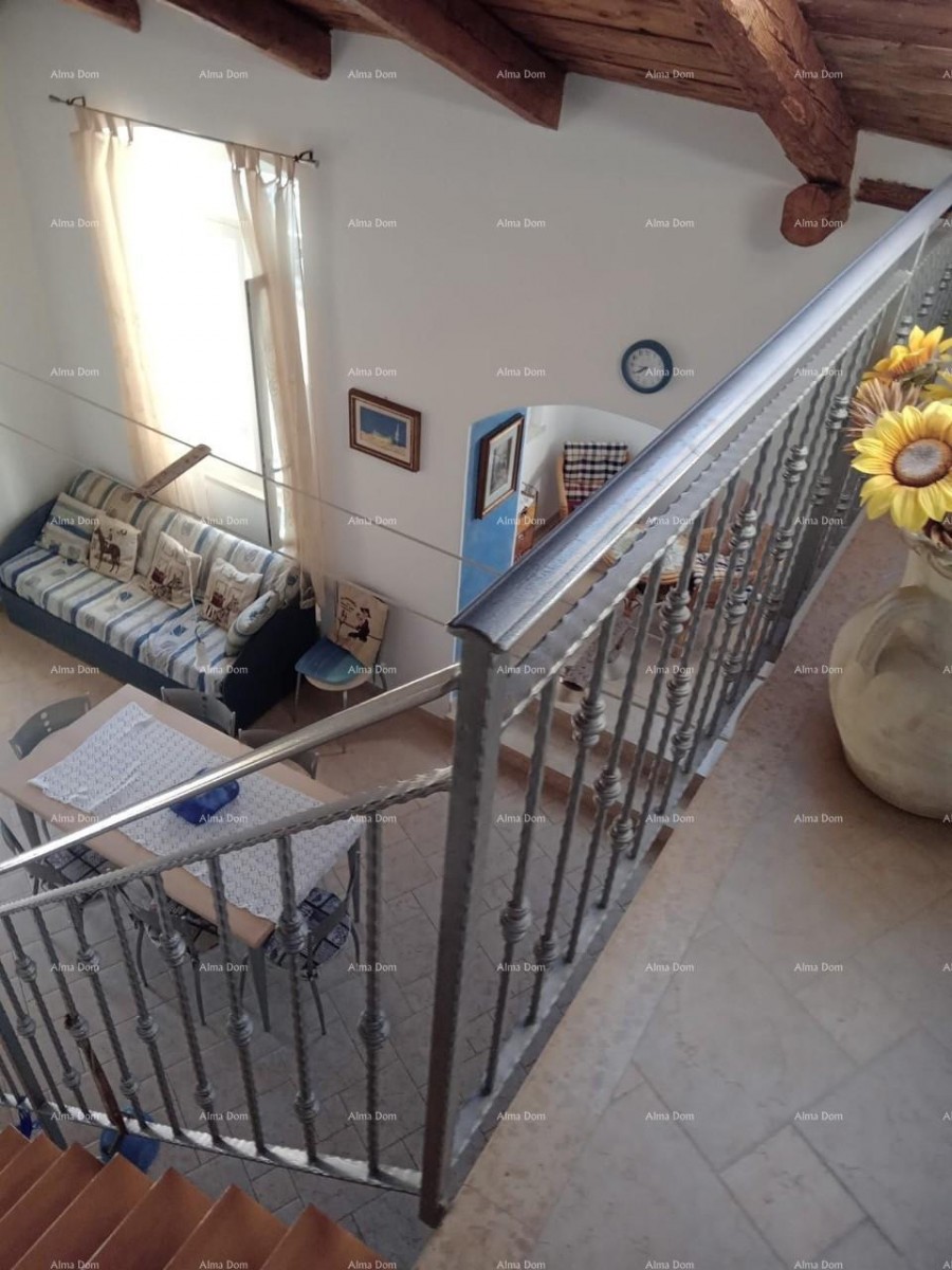 Близость города Умага. Продается дуплексный дом площадью 123,65 м² на самом берегу моря, в 10 метрах от моря. 6