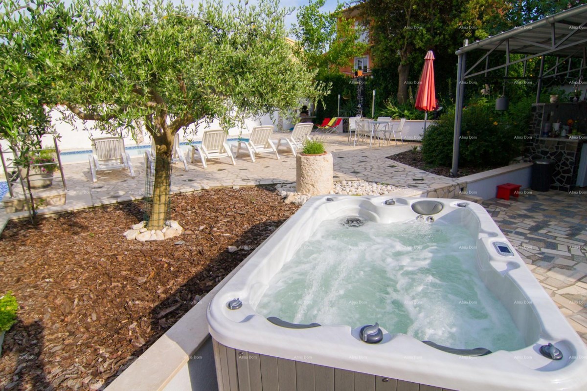 In vendita: Casa con appartamenti, piscina e vista mare – Banjole! 12