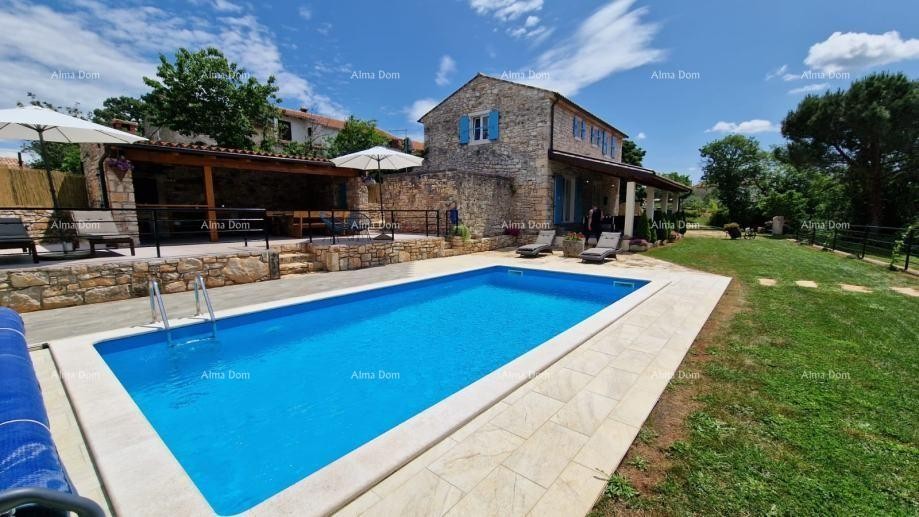 Sveti Lovreč, Čudovita kamnita vila z veliko parcelo 1