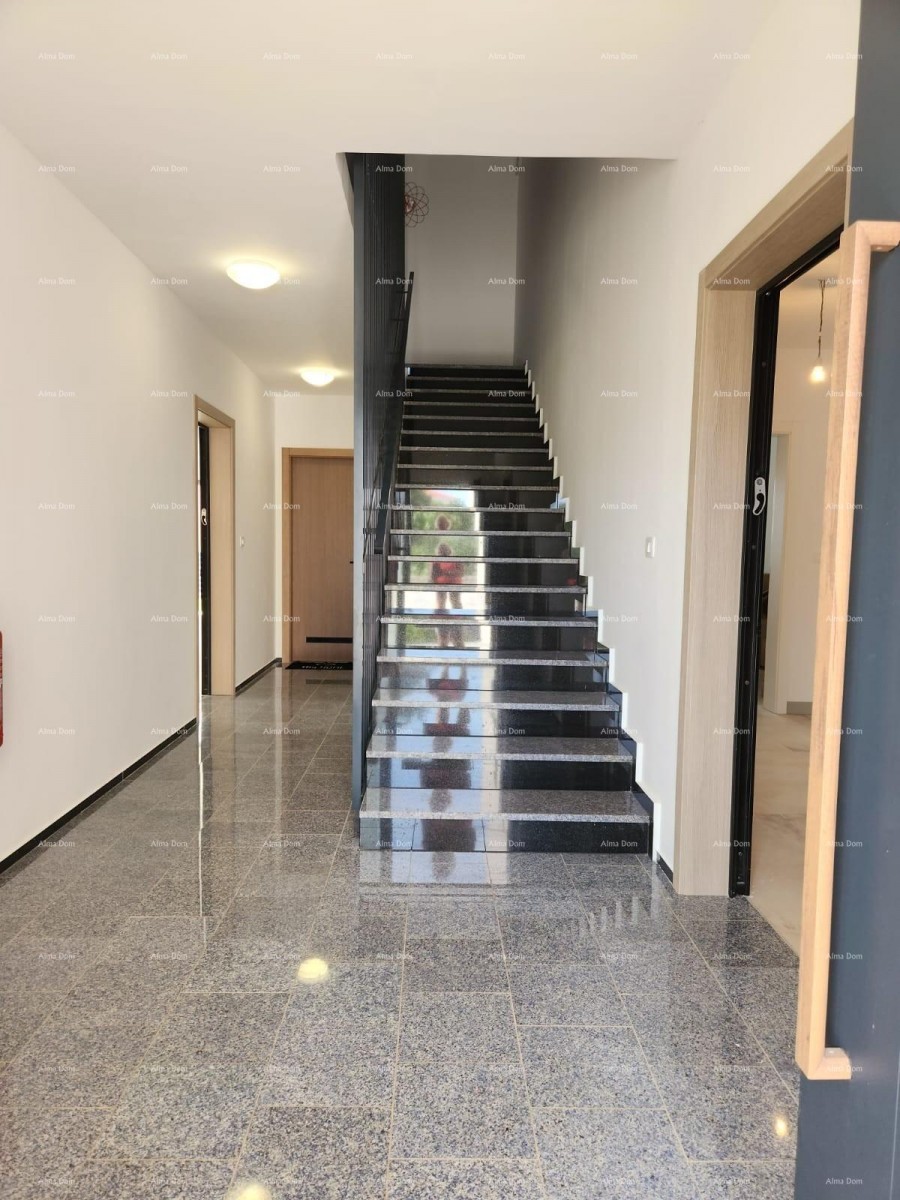 Современный оазис с бассейном и собственным садом в Банйолах 29