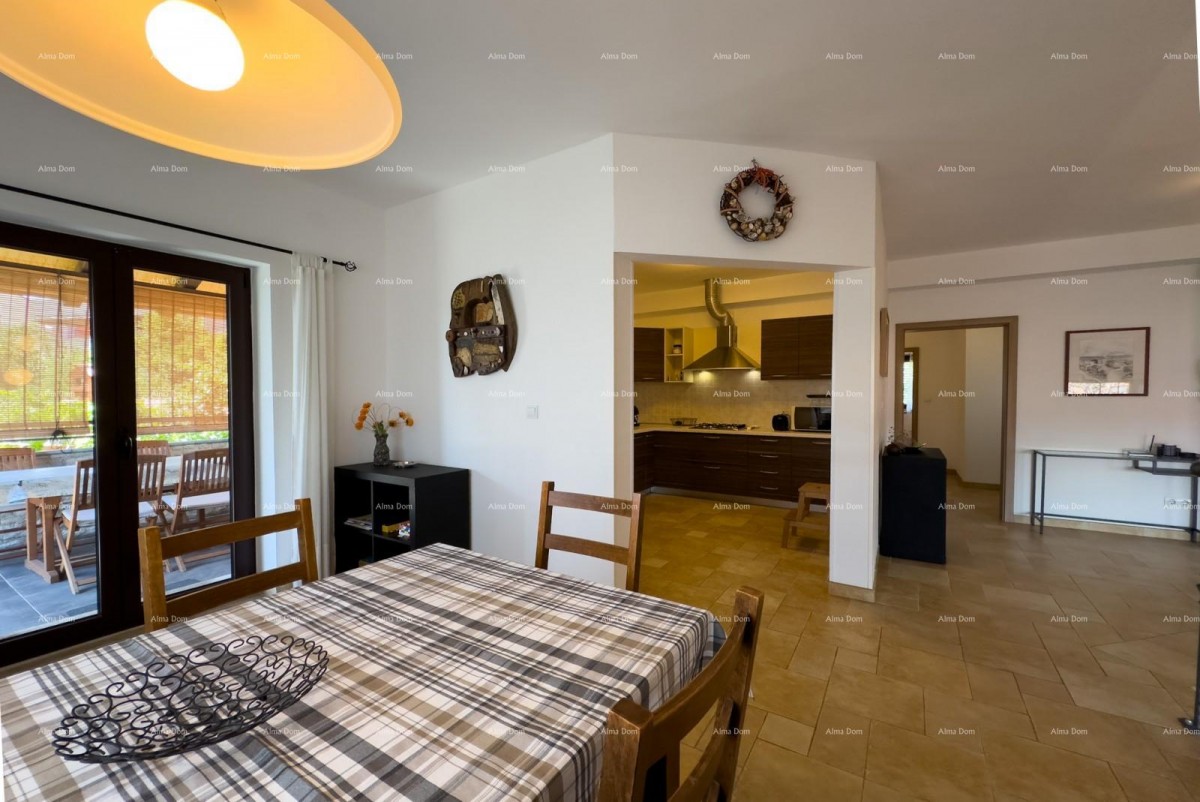 Beautiful house with a pool in Pula, ideal for a family or investment. 24