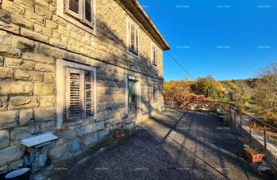 Prodajamo staro istrsko kamnito hišo s pogledom na Grožnjan.