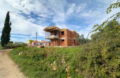 New construction, 2 km to the center of the city of Pula, 7 km to Ližnjan.