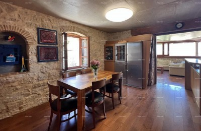 Funtana, Prodaje se  kamena kuća s pogledom na more