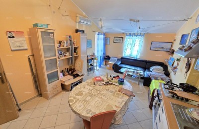 Стан в Банёлах – спокойная обстановка, близко к берегу, с верандой и современными удобствами