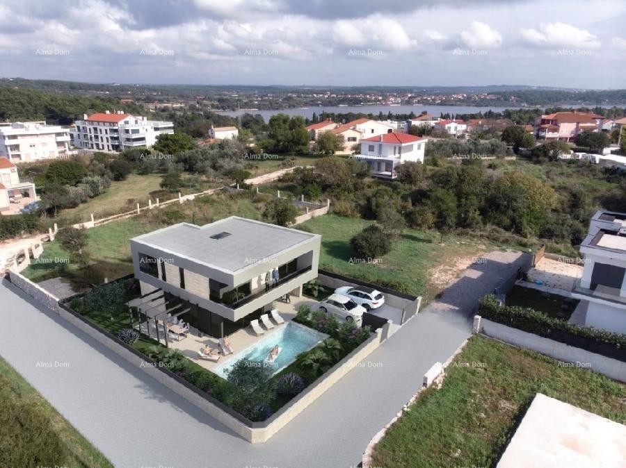 Prodamo hišo na odlični lokaciji. Blizu marine. 2