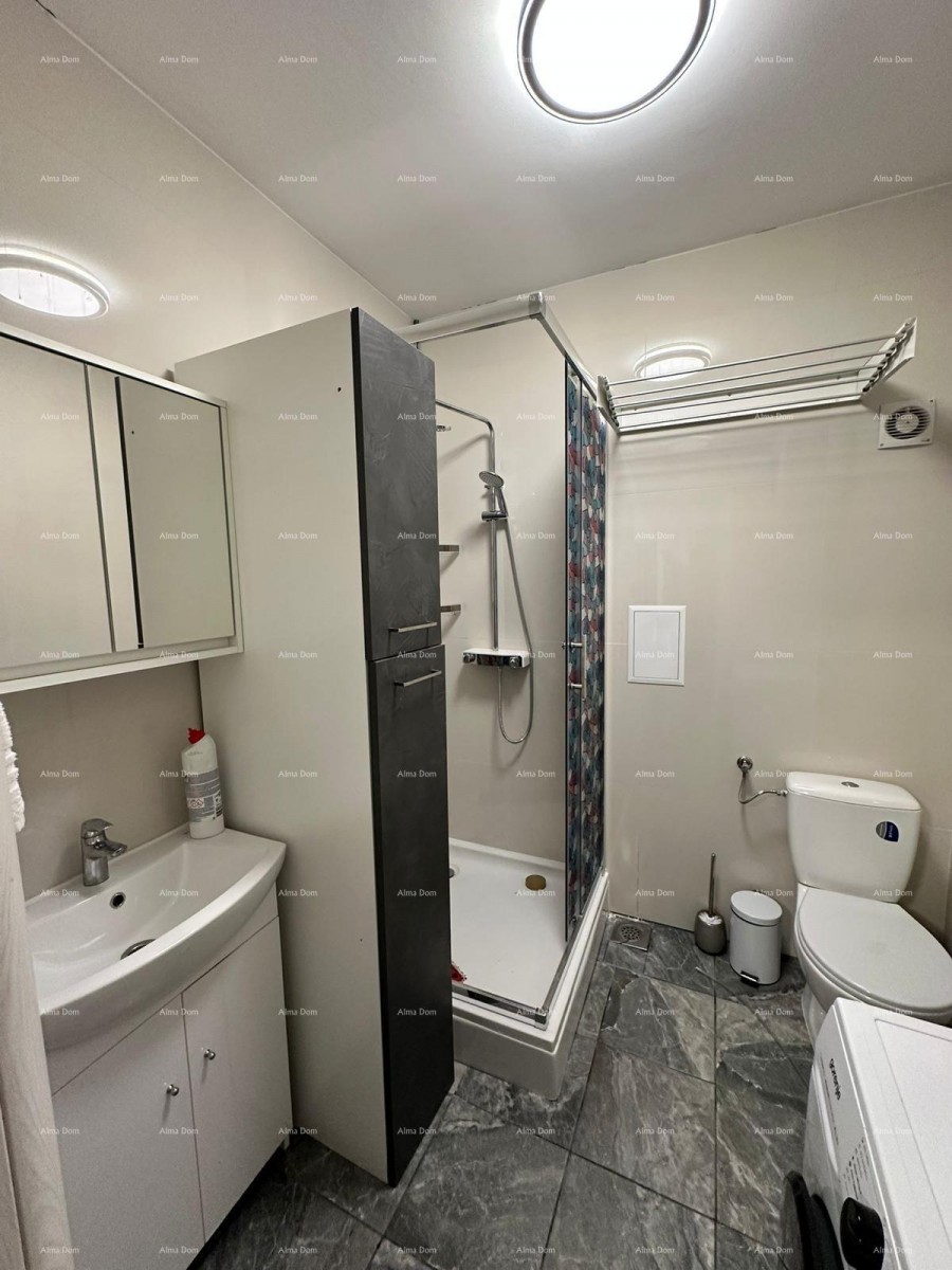 Ristrutturato appartamento nel centro di Pola, 50 m² con riscaldamento a pavimento e design moderno 6
