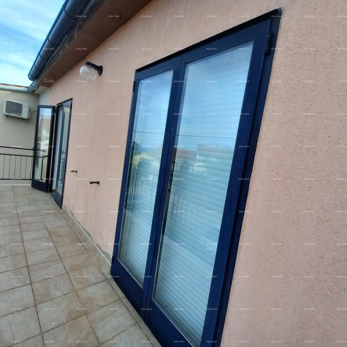 Prodaja, Ližnjan , kuća u nizu sa tri apartmana. 41