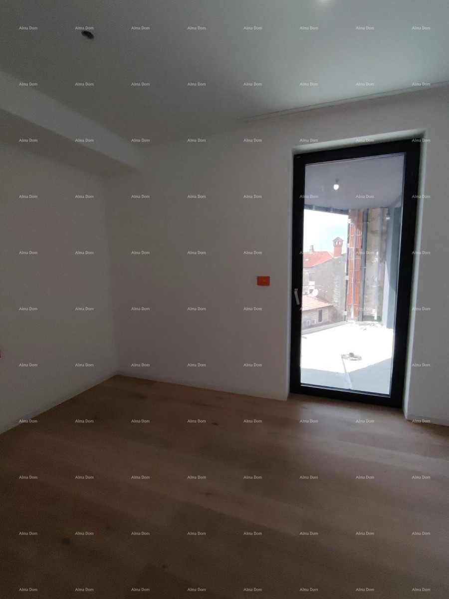 Продажа квартир в жилом и коммерческом здании с видом на море, центр Умага! / S9a 9