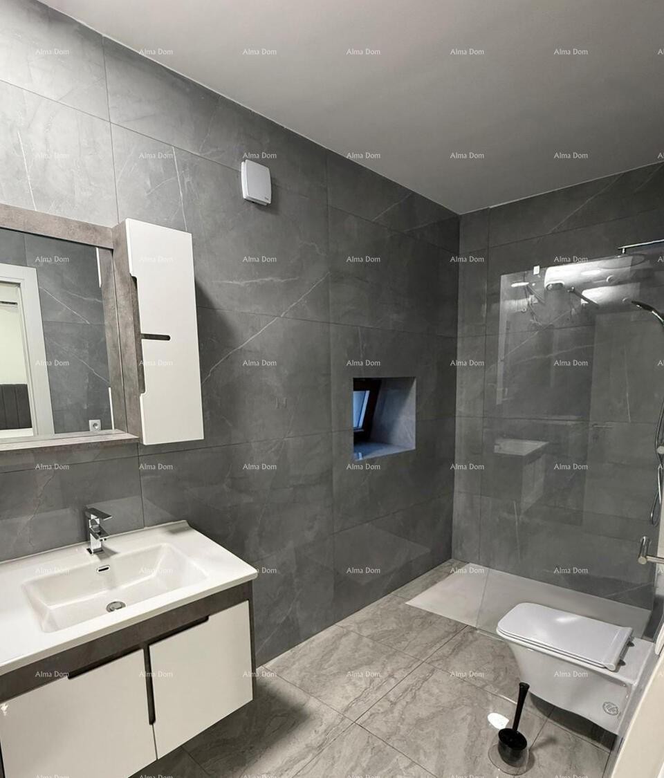 POREČ, Renovirana kamena kuća s pogledom na more 15