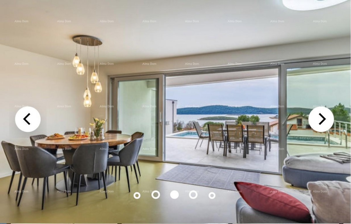 A beautiful villa with a sea view. POMER 11