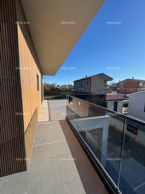 Šišan. Novozgrajena hiša z bazenom 35