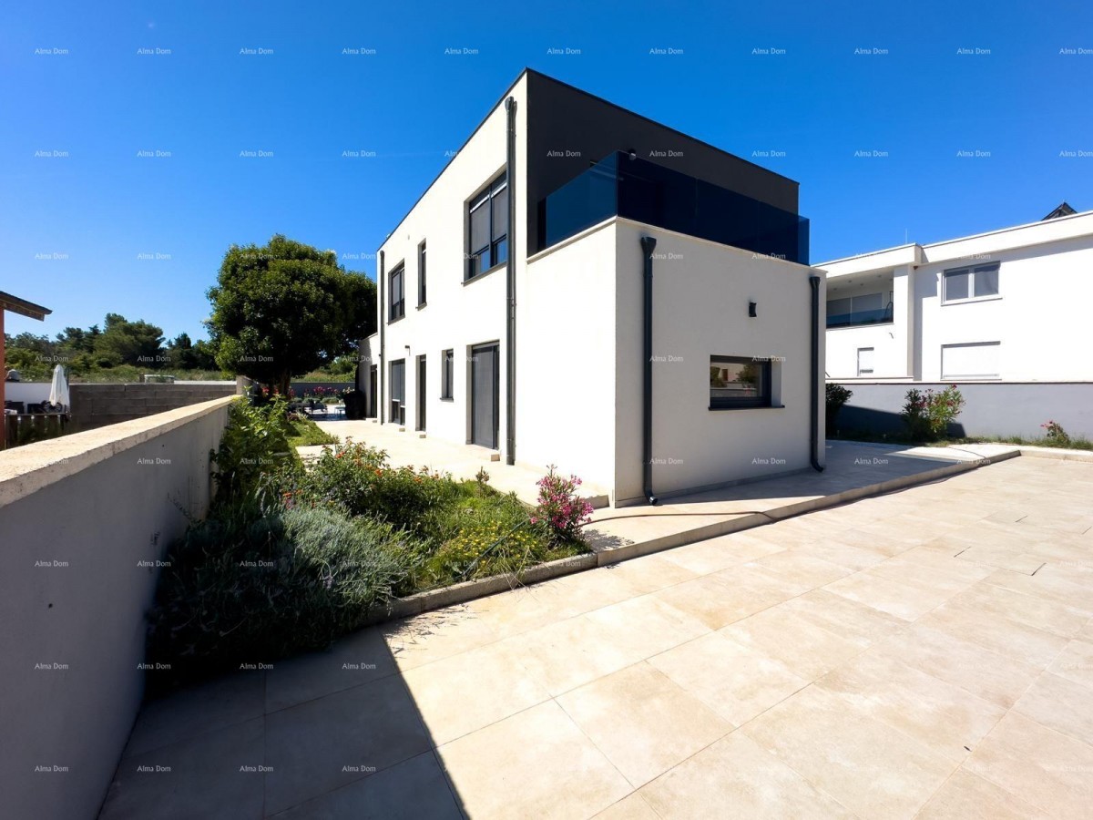 Istria, Ližnjan, 1 km to the center of Medulin, new modern house with pool for vacation. 34