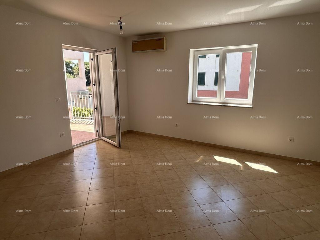 Novigrad – prostran četverosoban stan, 76 m², 200 m od mora i plaže Karpinjan 4