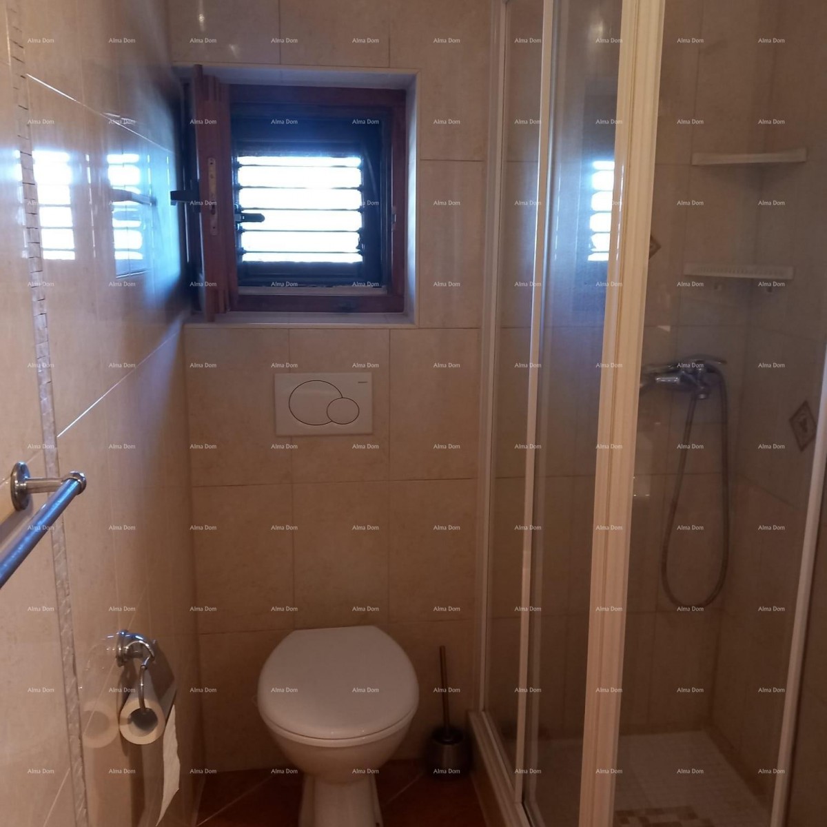 Prodaja kuće s dvorištem i parkirnim mjestima, Pula! 21