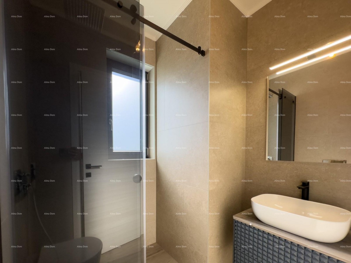 Продаем двухквартирную виллу с бассейном и гаражом 22