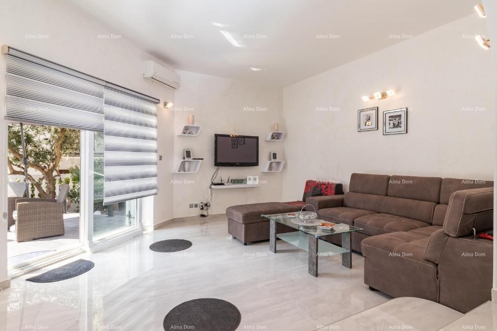 Medulin, apartment with pool. 4