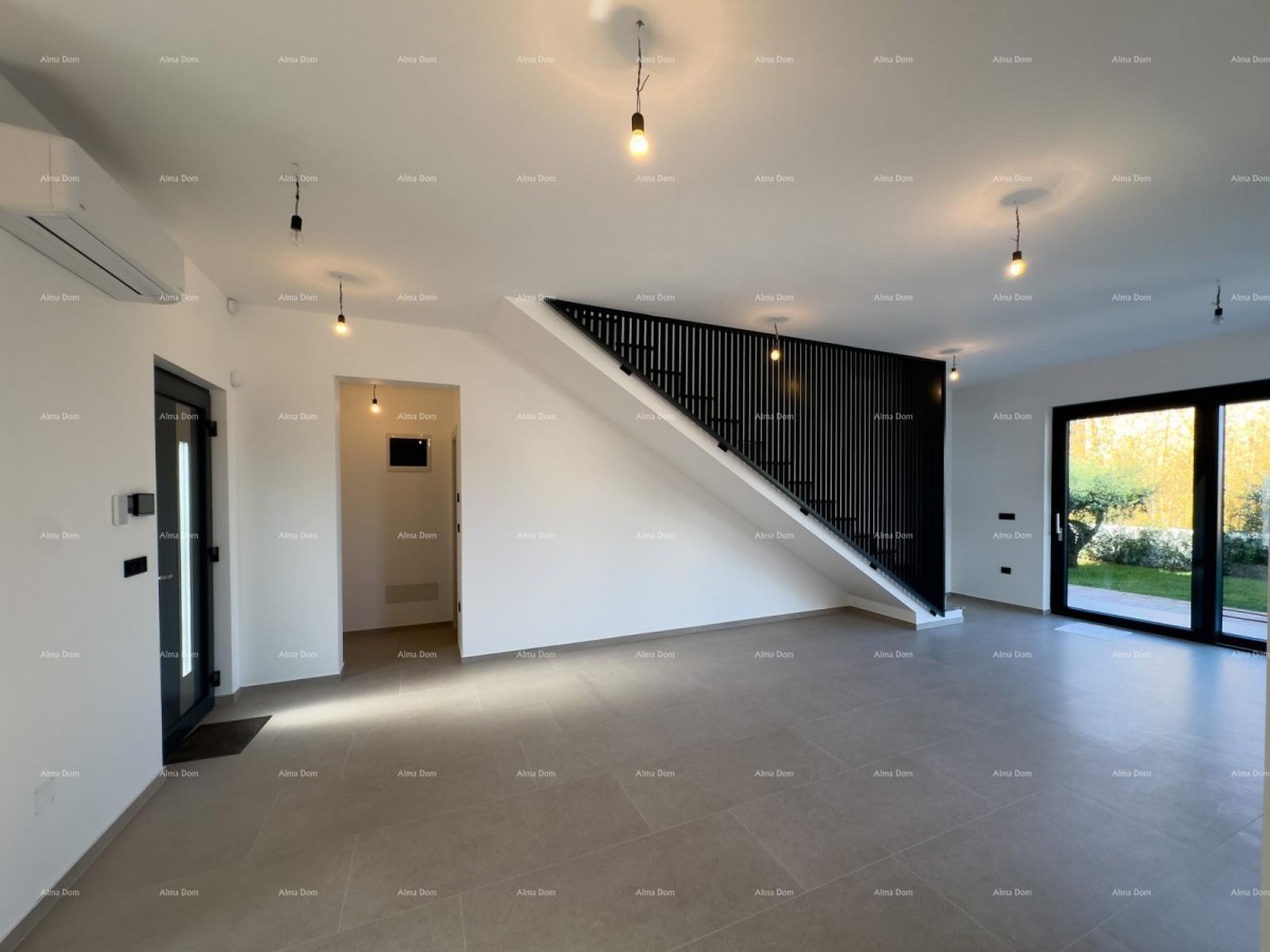 Продаем двухквартирную виллу с бассейном и гаражом 7