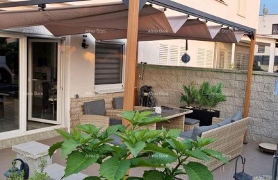 A lovely two-bedroom apartment with a sea view in Poreč for sale