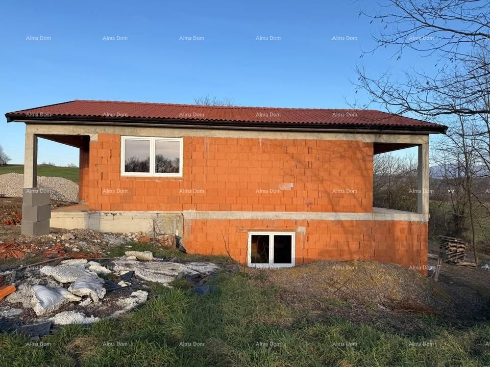 Kuća  u roh-bau fazi s velikom okućnicom – Cerovlje 2