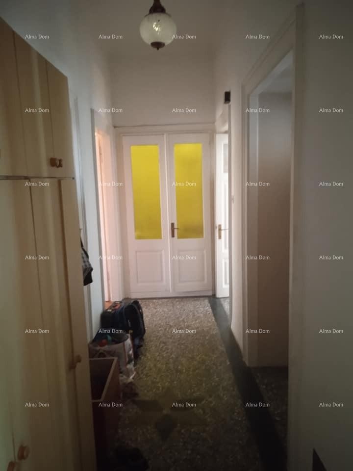 Продается квартира в центре Пулы 4