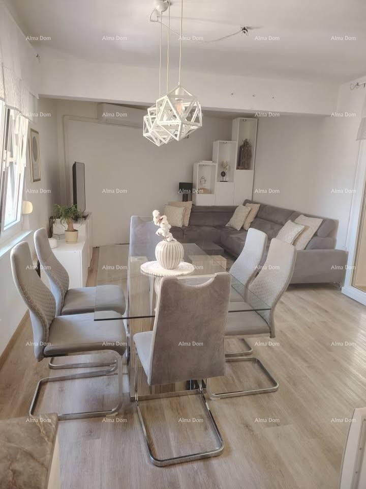 Prodaje se prostrani stan od 96 m² u Puli 1