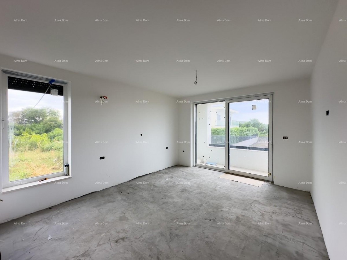 Prodamo hišo na odlični lokaciji. Blizu marine. 24