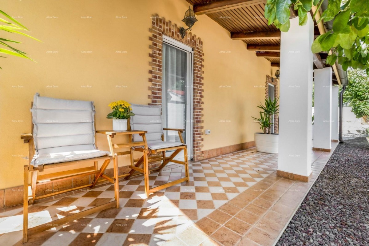 Prodamo dve povezani hiši v Pomeru 5