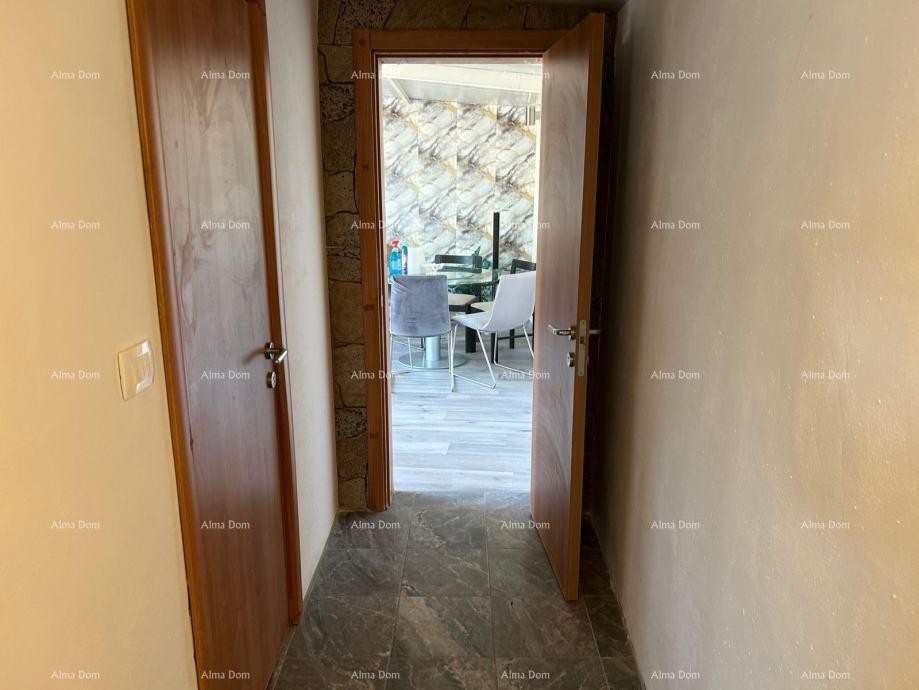 Pula – Valdebek, nezavršena prizemnica s okućnicom 9