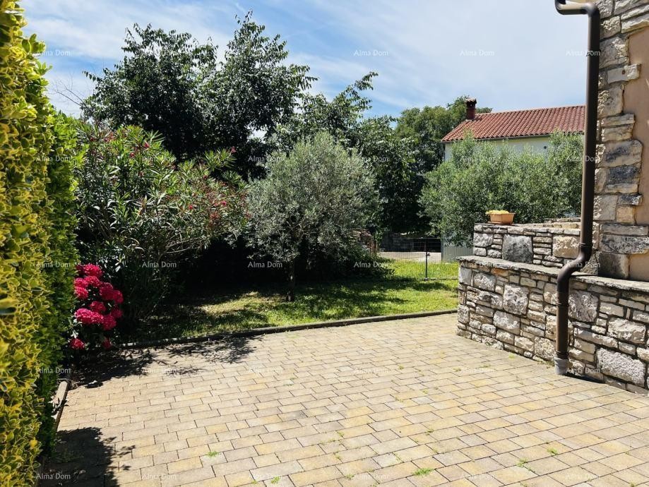 Prodaja lijepe kamene kuće sa garažom i okućnicom, Bale! 3