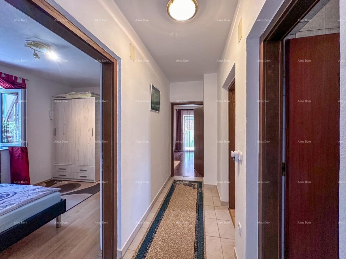 Vendiamo una casa con due appartamenti a Valbandon. 22