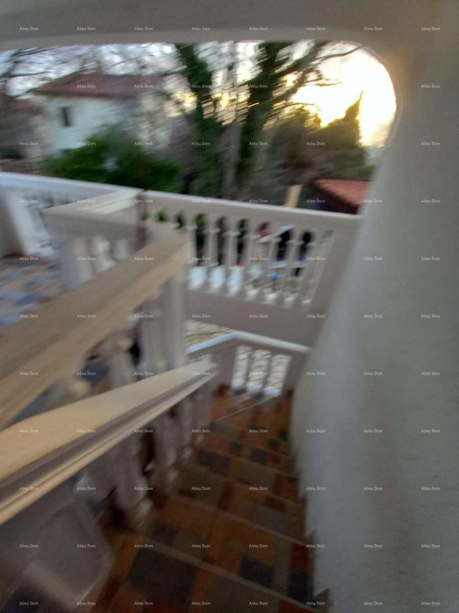 Prodaja kuće s dvije odvojene stambene jedinice i prostranim dvorištem, Šišan! 15