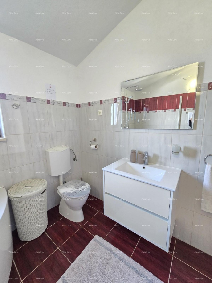 Zadnja kuća u nizu, s jacuzzijem! Marčana. 31