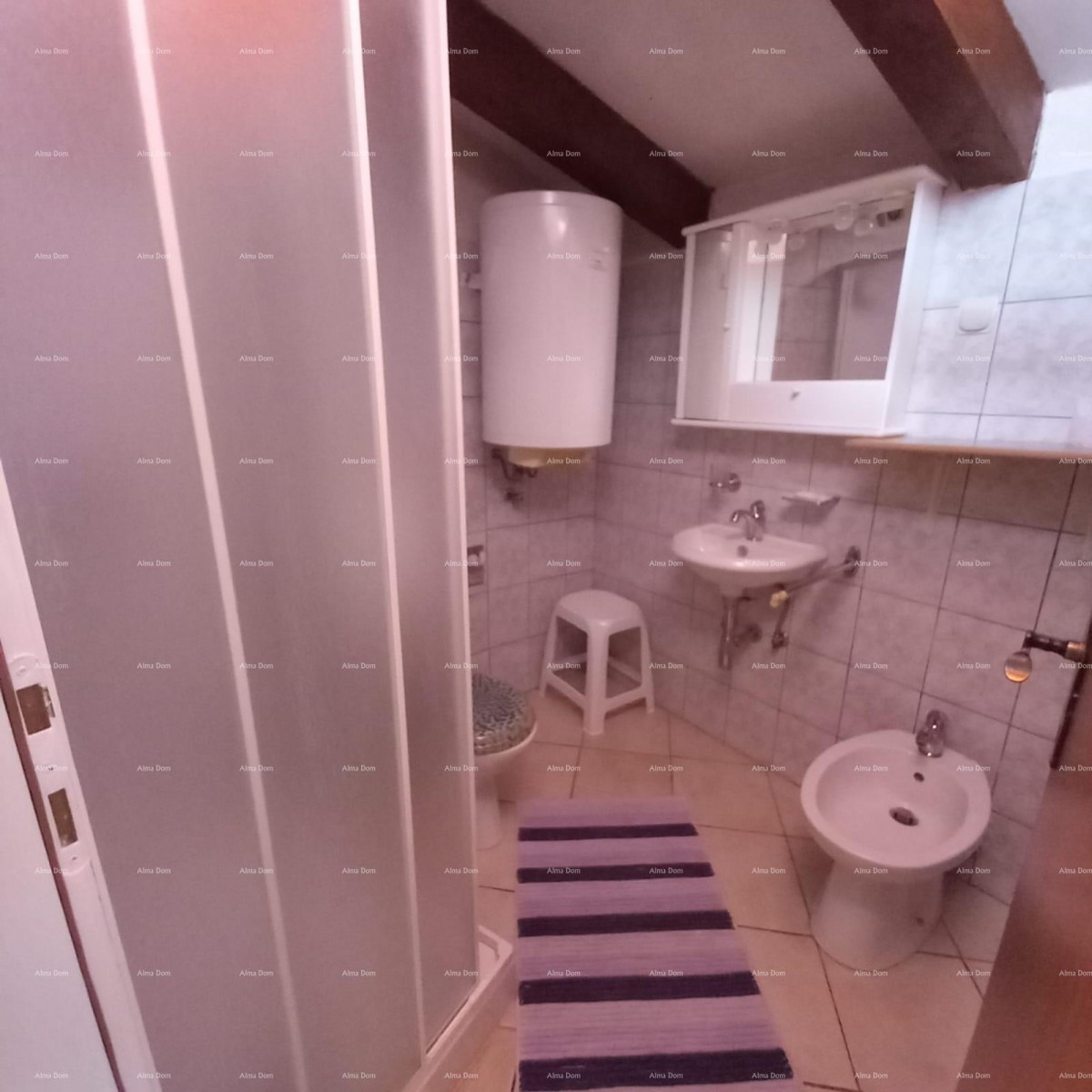 Casa spaziosa a Marčana con tre piani e giardino in vendita. 17