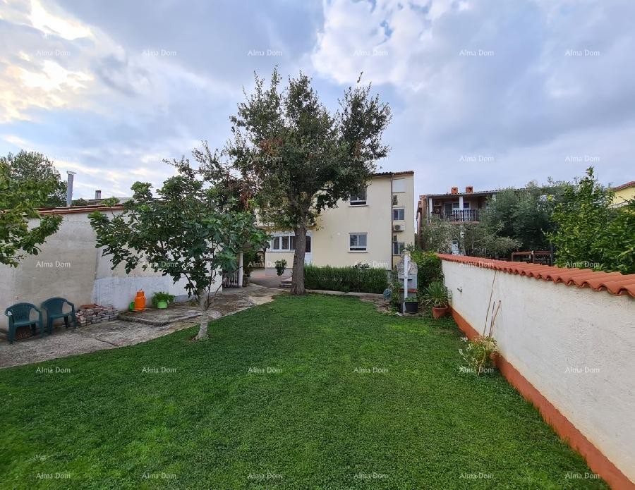 Ližnjan u prodaji  jedna velika i jedna mala kuća. 24