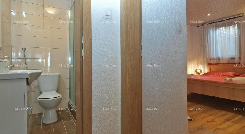 KUĆA SA TRI  APARTMANA,  MEDULIN 13