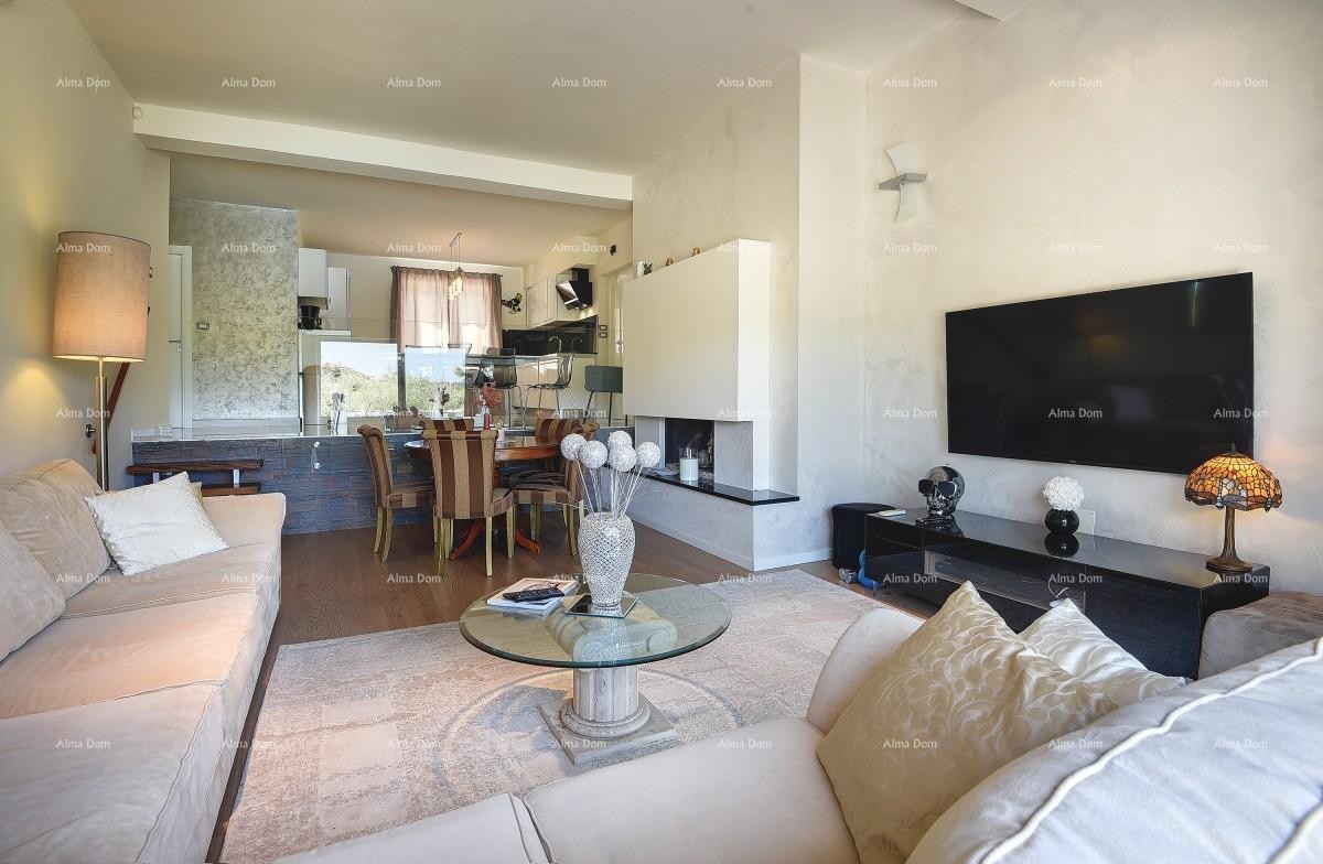 Prvi red do morja in plaže – hiša s bazenom in veliko okužnico, Pješčana Uvala! 11