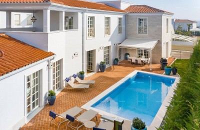 Luksuzna, potpuno opremljena vila s bazenom, Vabriga!