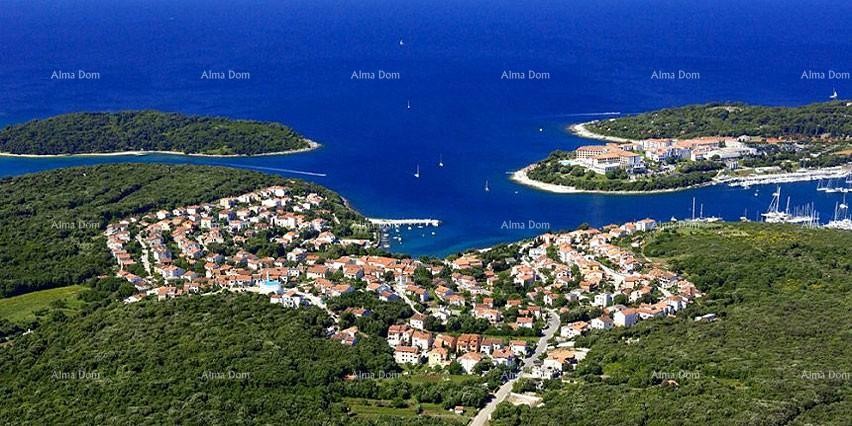 We are selling construction land in an attractive location in Pješčana Uvala. 1