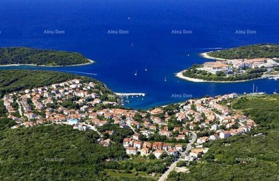 Prodajemo građevinsko zemljište na atraktivnoj lokaciji u Pješčanoj uvali