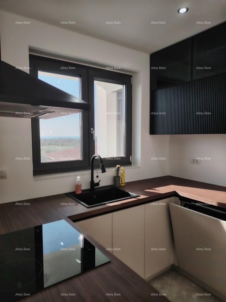 Top-notch three-bedroom apartment with a sea view, furnished 4