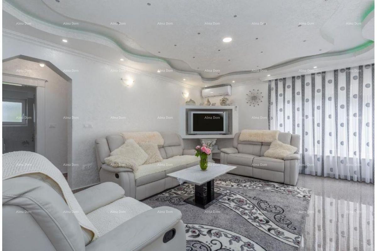 POREČ AREA – Luxuriously furnished ground floor house with a pool on a spacious property 8