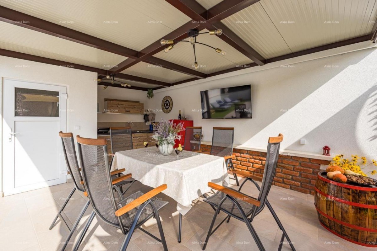 We are selling a beautiful villa in Rovinj. 13