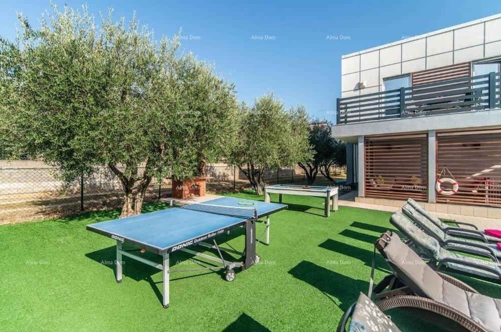 VODNJAN – Moderna vila s bazenom, pogledom na Brijune i prostranom okućnicom! 9