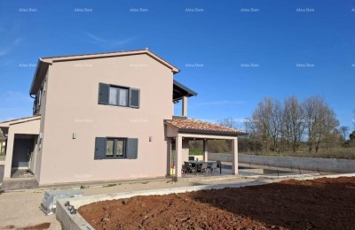 Prekrasna hiša s bazenom in vrtom blizu Labina