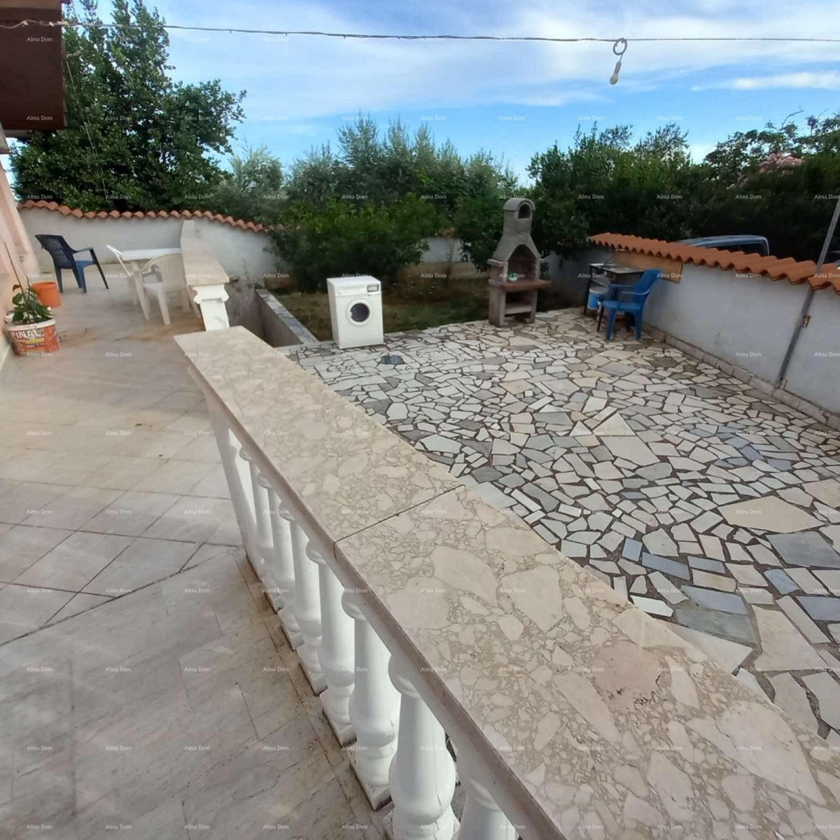 Prodaja, Ližnjan , kuća u nizu sa tri apartmana. 47